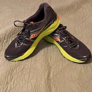 25 % ALLEUC SAUCONY GUIDE 9 EVERUN MENS SIZE 10US, FLEXFILM- These- BARELY WORN.